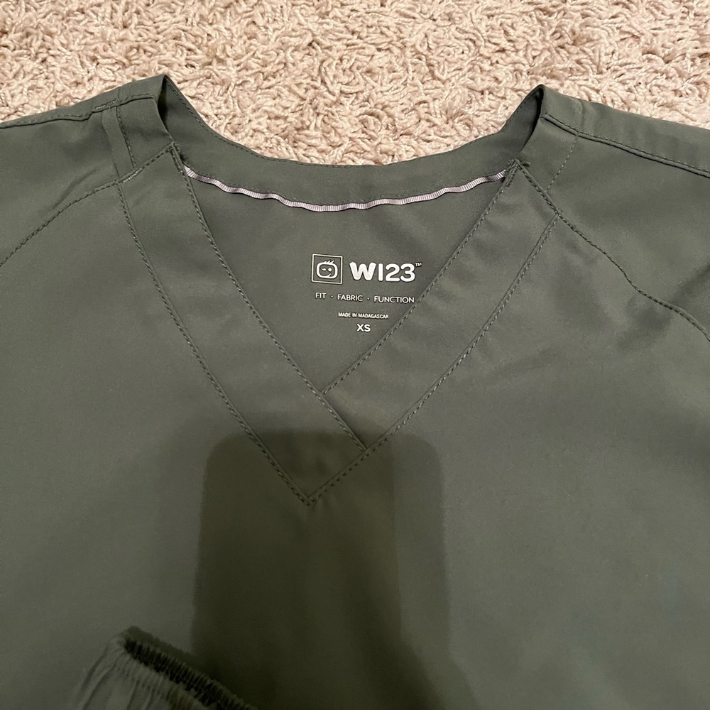 WonderWink scrub set